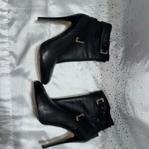 Guess size 9 sexy healed booties